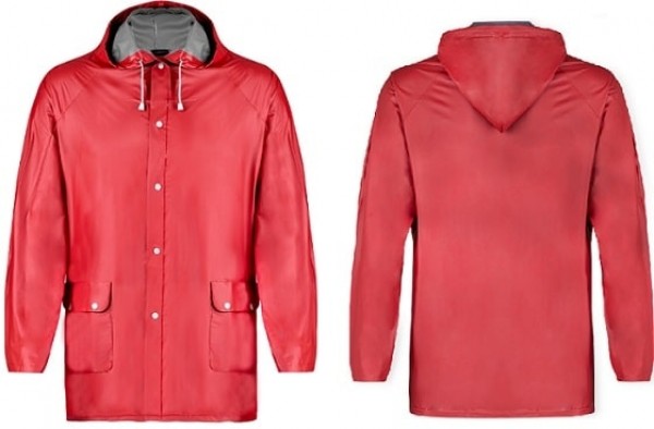 Rote Regenjacke aus PVC mit Druckknöpfen und Kapuze