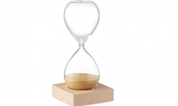 Sanduhr aus Borosilikatglas mit Sockel aus Buchenholz