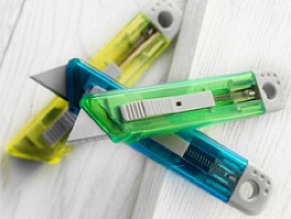 Schneidemesser in vielen transparenten Farben