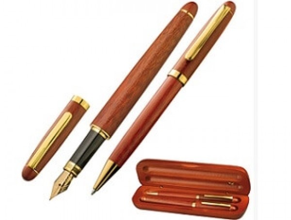 Schreibset aus Holz mit Füller und Kugelschreiber