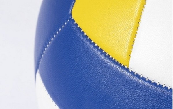 Wertiger Ball mit sichtbare Nähte