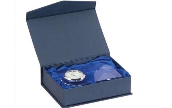 Glasquader mit Uhr in Geschenkverpackung