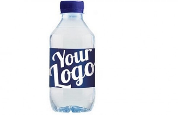 Mineralwasser in PET-Flasche